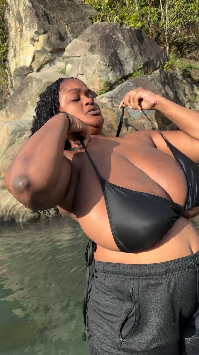 Who will help and tied up this for me i think my breast is so heavy 😌 #viralvídeo #viralreeĺs #trend #fyp