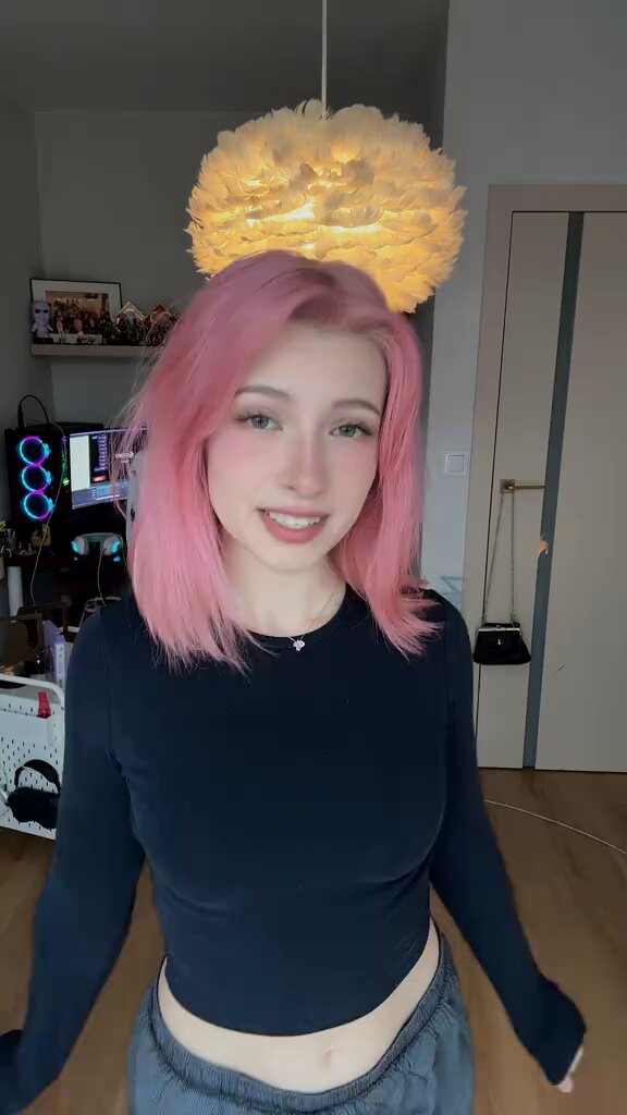 The streaming Nieuczesana is a super fan of Sakura Haruno! The way she looks like Sakura came to life and came into our world, she’s so beautiful!!! 🥹❤️