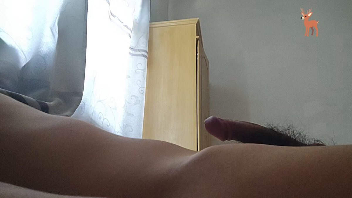 脱光了刷推jb一直憋着浓精硬挺着不断流水，上手撸了几下jb就已经守不住精液了艹，喷出憋了许久的浓精。视频拍不长啊兄弟们太容易射了😭 #早泄 #打飞机
