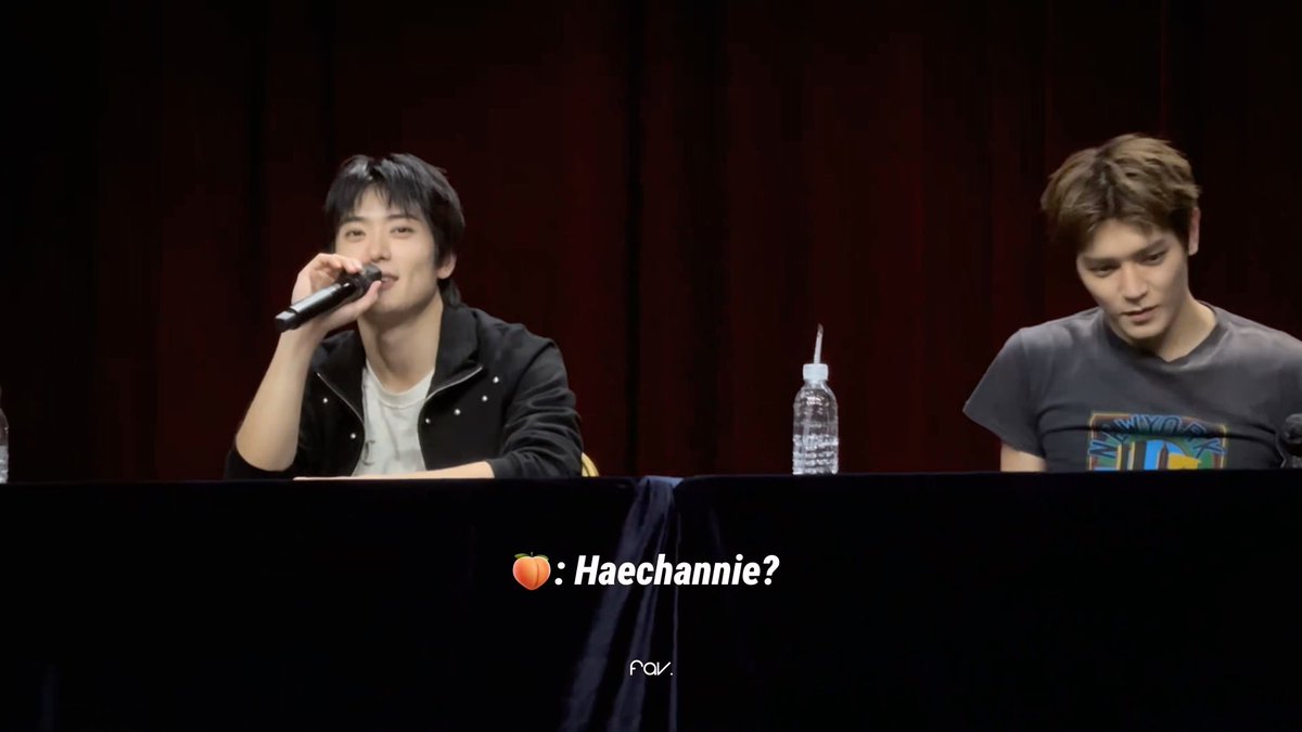 jaehyun keeps teasing haechan about his foodie app 😭 🍑 which member takes the best photocards? 💚 haechanie! 🍑 haechanie? 🍑 i told you, it's taken by foodie app 🍑 but haechanie takes really good photos~