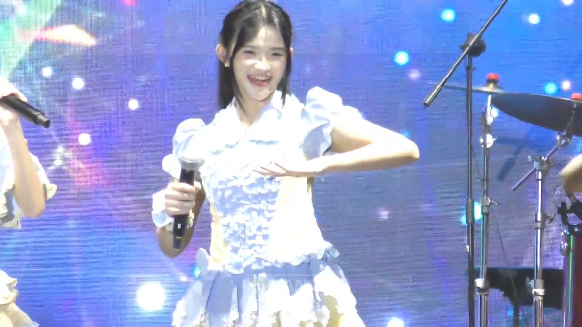 Erine denger kata basket langsung reflek jadi Bagas Dribble loh ya...😹 Mau positive thinking ini koreo Bad Ateez, tapi kayaknya fix bagas dribble sih. 😭 Catherina Vallencia #HansipCAM