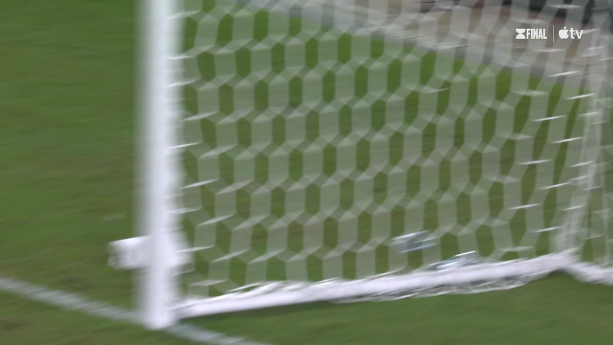 ¡Era el gol que mataba! 😱 Jorge Díaz Price tuvo en sus pies el tercero del Toluca FC pero el balón fue al poste. 👀 #LMXLC2026 | #FinalLC26 | #TOL | #MTY Ve la Leagues Cup 2026 en vivo en ImagenTVDeportes y Apple TV.