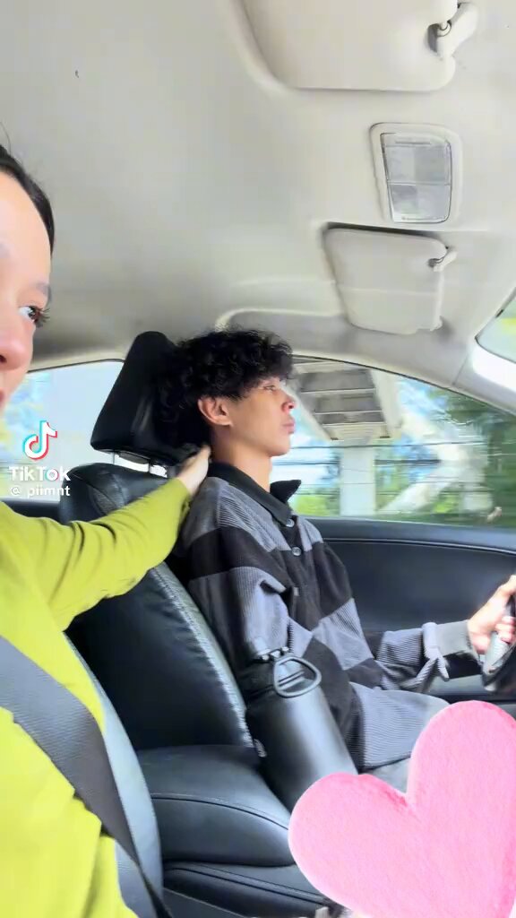 มึง น้องสองคนนี้ตัดสินใจยุติการตั้งครรภ์ตอนห้าเดือน เพราะว่าน้องในครรภ์มีภาวะดาว์นซินโดรม เสี่ยงต่อร่างกายพัฒนาการช้า ใบหน้าผิดปกติ ถ้าให้น้องเกิดมาน้องจะพบเจอแต่ปัญหาของชีวิตได้ เข้าใจความรู้สึกจริงๆ ส่งกำลังใจให้กับน้องด้วยนะครับ !!!!