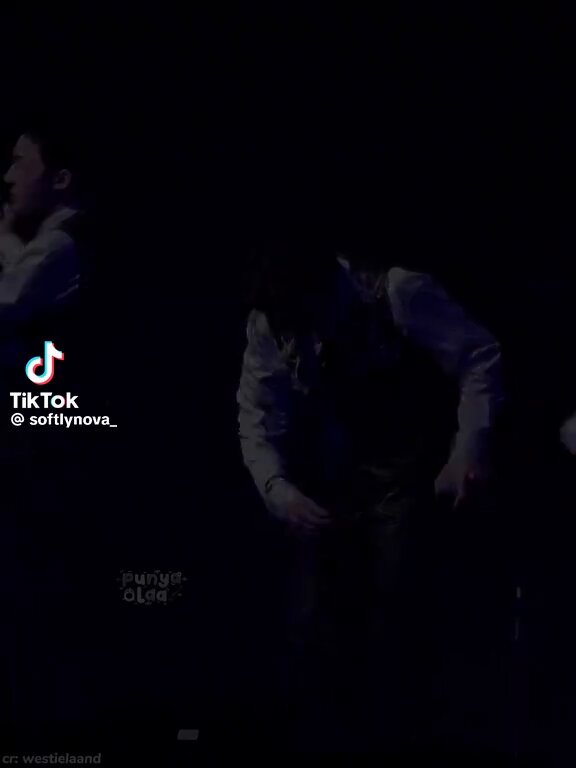 แบบนี้เรียกว่าอาการหนักแล้วนะ จากเคยเห็นคนใกล้ตัวเป็นแรกๆก็ไม่มีเวลาเพราะทำงานหนักเลยปล่อยผ่าน ได้แต่บอกว่าเดี๋ยวไป ยิ่งนานไปสักพักอาการมันหนักขึ้นเรื่อยๆจะเดินหรือลุกนั่งทุกวันนี้เจ็บมาก จากคนที่เดินปกติจนตอนนี้เดินขากระเผลกใช้ไม้ค้ำแล้ว วล.น้องปล่อยไว้ไม่ได้แล้วนะไหนจะคอนอีกตั้ง3วันอาการมันจะแย่เอานะคะไปหาหมอให้แม่ๆสบายใจหน่อยได้มั้ย วิลเลี่ยม จักกะปรั๊ดดดดด