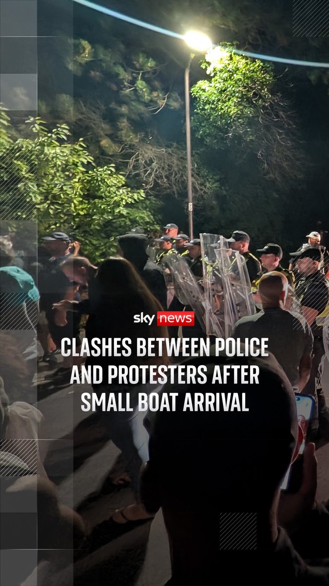 Sky's Barnaby Papadopulos reports from the scene where police and protesters face off in Portsmouth. It comes after a dinghy, reported to be carrying some 140 migrants, was intercepted in the English Channel. 🔗