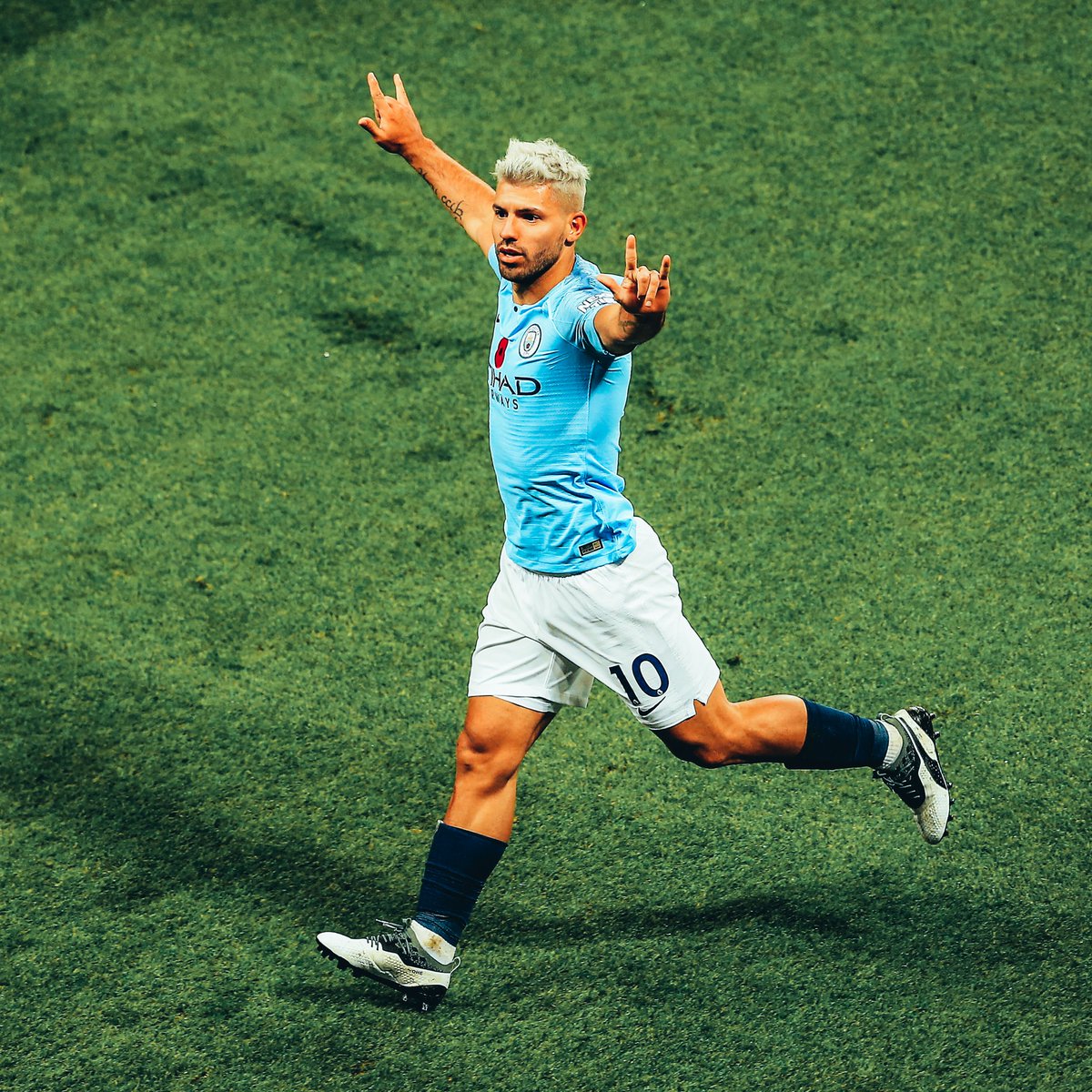 This is Sergio Aguero vs David De Gea in the near post in the Manchester Derby. But 'Oh Senne Lammens should've saved that Tyrique George goal for Everton.. De Gea would've saved it.' Clueless! That finish is unstoppable 9/10 times.