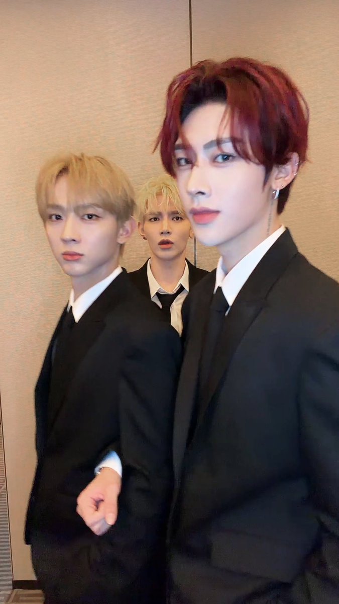오늘도 사이좋은 앤더블 (ง •̅ ▽ •̅ )ว 🔗 #AND2BLE #앤더블