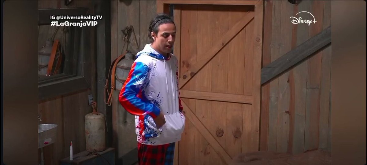 Bicolor: se puso a llorar y le dije bien serio, ve con Carlos Trejo La Yinita: x qu Bicolor: ve con Carlos Trejo x qu el conoce a la llorona y es experto en ese tema jajajajaj #LaGranjaVIP