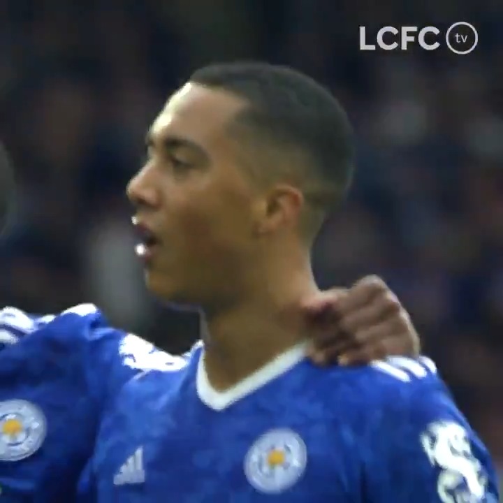 De Gea saves that? We should just ask Youri Tielemans. De Gea has lots of top saves but he conceded such bangers too. Senne Lammens is a victim of agenda by fans who think football is a virtual game.