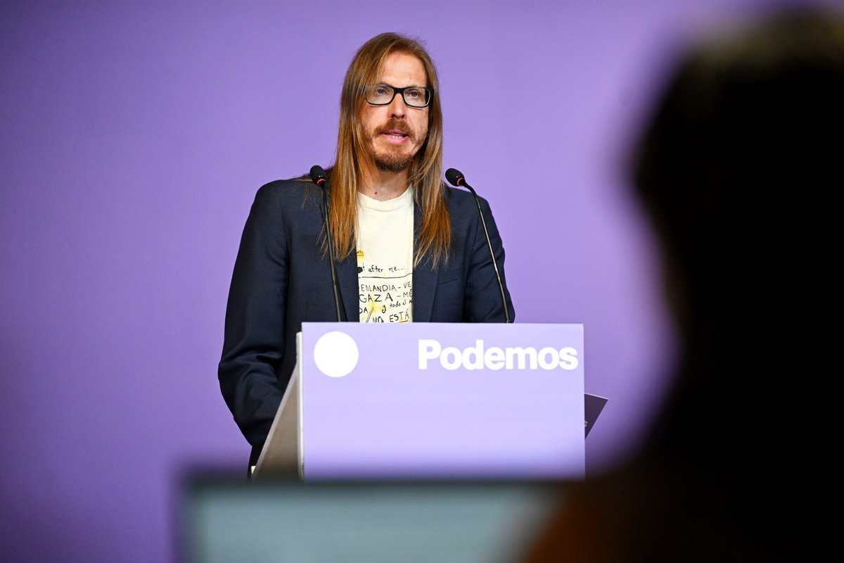 Más de un mes después, Ceuta sigue sin soluciones. Si quienes llegaron fueran rubios y de ojos azules, ya se habría resuelto. Esto es racismo institucional. El Gobierno sigue sometiéndose a la dictadura marroquí mientras miles de personas malviven en las calles. 🎥 Pablo Fernández