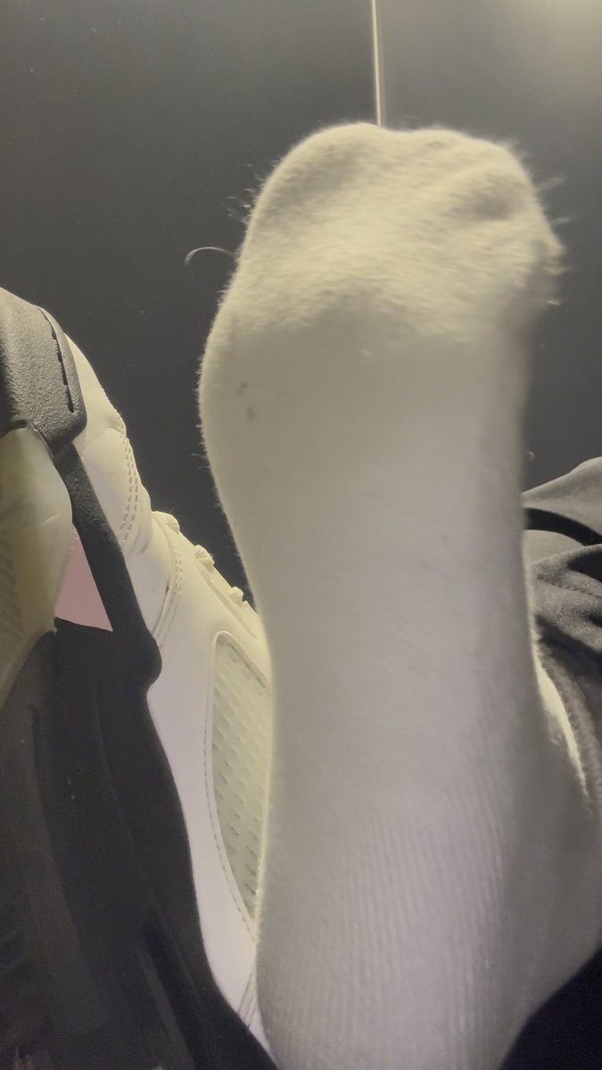 小狗🐶怎么又趴下了?反光白袜好闻吗🥵#白襪 #whitesocks #原味 #gay #白袜 #臭襪 #gooner #s