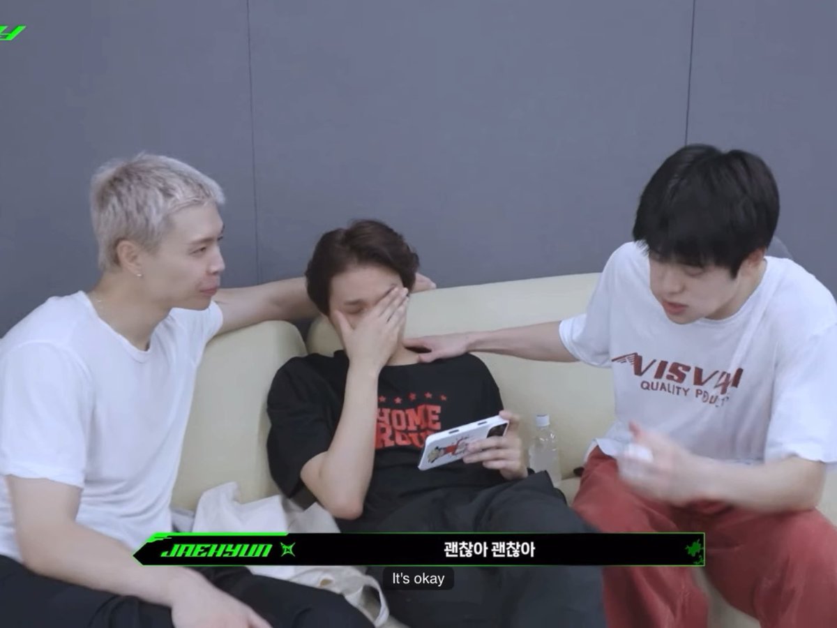 dramatic boy lee haechan 😭😭😭 haechan, johnny, and jaehyun reaction to the 99 degrees mv