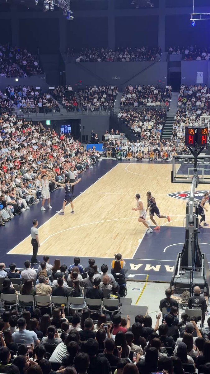 オルブリッチの力強いドライブで逆転のエンドワン🔥 💪 会場からは"ラッキー"コールも🗣️ Lachlan Olbrich 📡バスケットLIVE配信 #アルバルク東京 #WEともに挑む