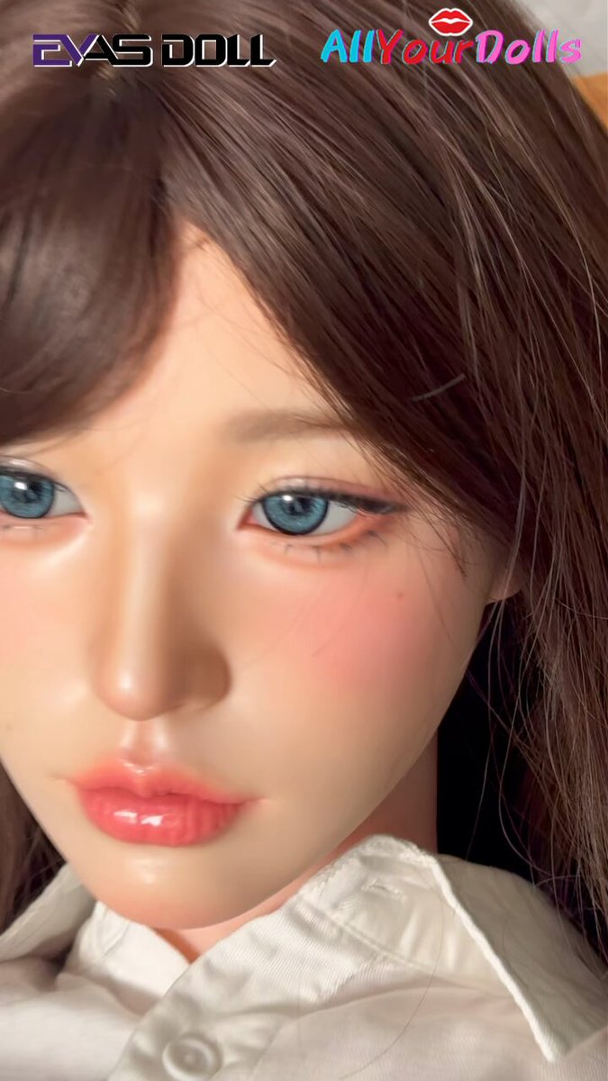 She executes voice commands with perfect precision! Whether it's 'lift left leg', 'straighten right leg', or even the challenging 'splits', she handles them all effortlessly. 👉 #SmartRobot #CoolTech #AIAssistant #FutureTech #Splits #TechGadgets #sexdoll