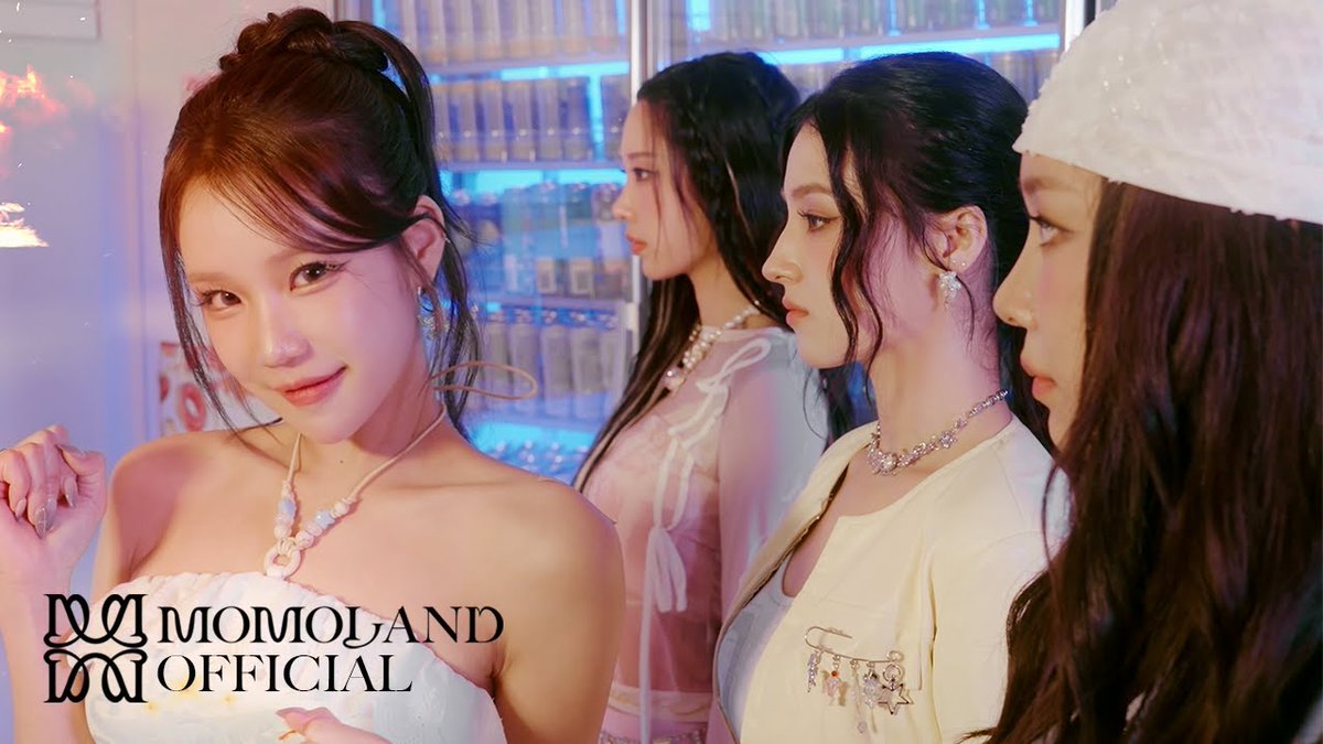 1 year ago, MOMOLAND released ‘RODEO’