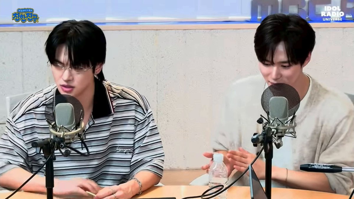 *seoriz sing each others part* 🦊: ohh! 🦁: i end up singing it my style 🦊: no.. what do i do if you take my part! (leo doing it so good) 🦁: no no~ SEORIZ BORN DIRE PART CHANGE🙂‍↔️