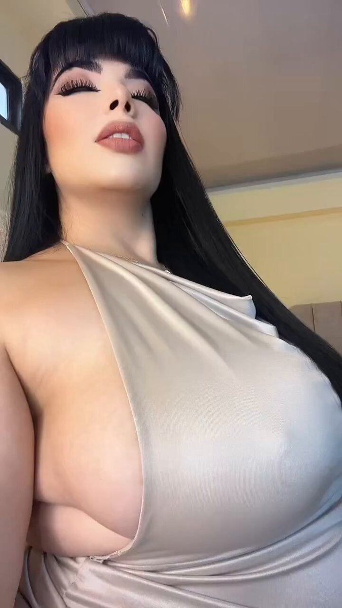 A little video to say… I’m back 😘💕 Did you miss this energy? Come a little closer, follow me &amp; let’s catch up properly. ✨ 💋 #BBW #BBWLatina #BigAss #Thick #Latina #Stripchat #Curvy
