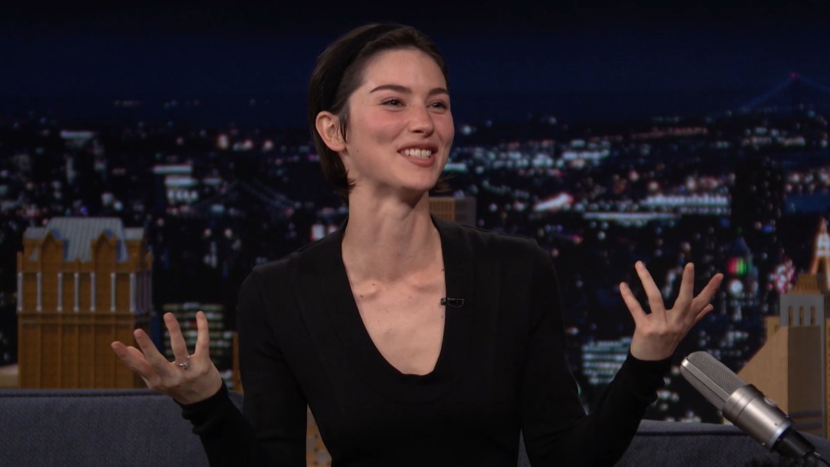 .Gracie Abrams had a priceless reaction after spotting Paul McCartney at her Glastonbury show 😭 #FallonTonight #GracieOnFallon