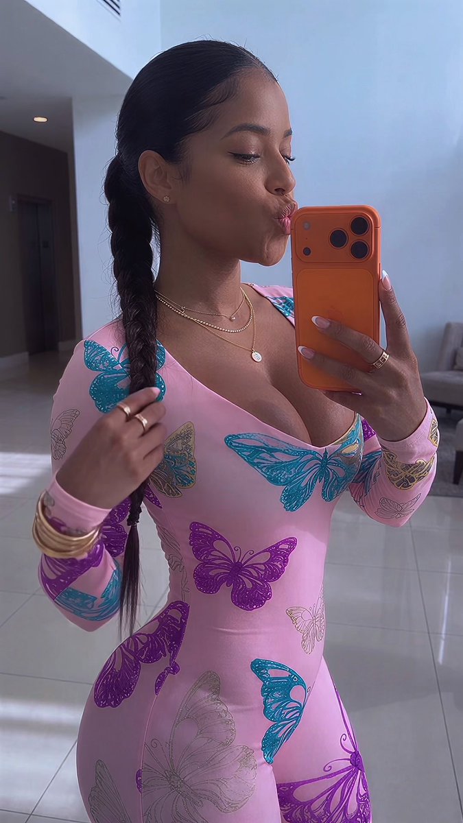 Can I be your butterfly? 🦋 #LaborDayWeekend