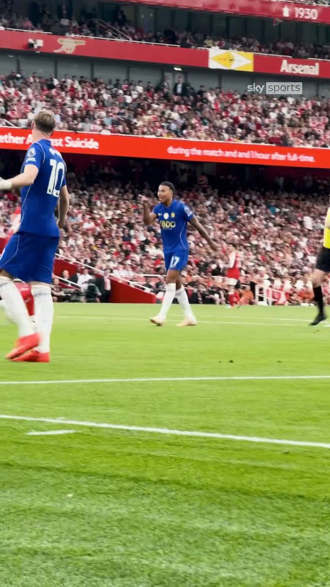 This is how every Chelsea player is meant to react when they feel cheated. Show some fight and stand up for the badge. #CFC