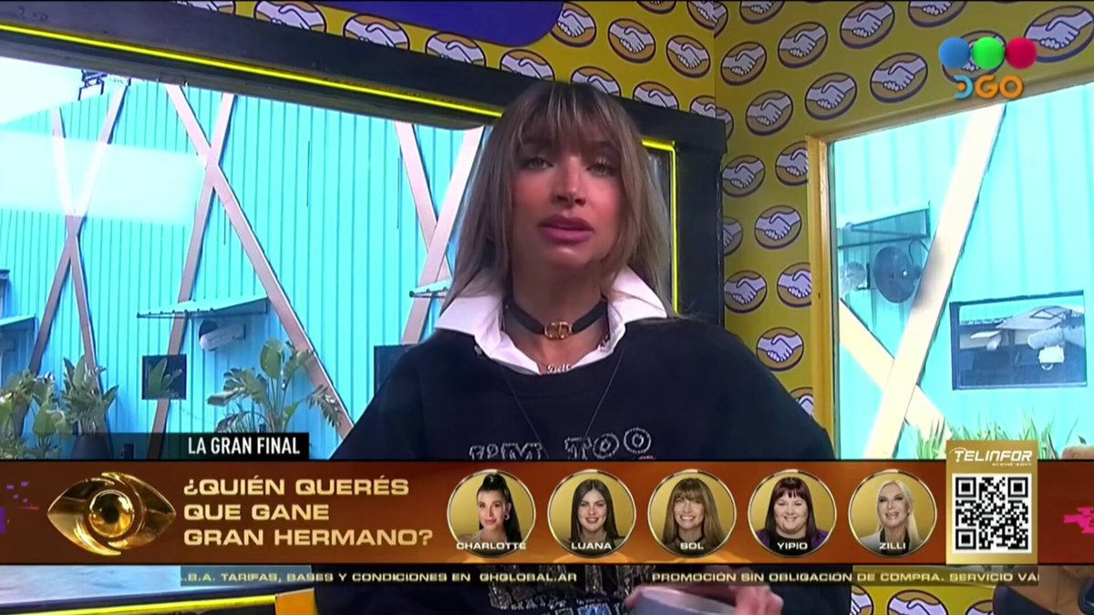 Sol: Me siento muy frustrada, pensé que el programa terminaba ahora, pienso mucho en si valdrá la pena todo esto. Ya no tengo 20 años como en aquel GH donde tenía poco que perder o pocos temas que resolver. Me he perdido muchas cosas de mi Delfi y mi familia. Siento culpa, me siento mal, tengo un desgate físico, emocional y mental muy grande. Aún así trato de seguir haciendo vivir esta casa como lo que es, que es un show. Sin desmerecer a las otras participantes, tuvieron un camino mucho mas allanado y fácil. Yo elegí el otro, porque no sería lo que a mi me gustaría ver si pongo GH. Importa mucho más la calidad que la cantidad #GranHermano