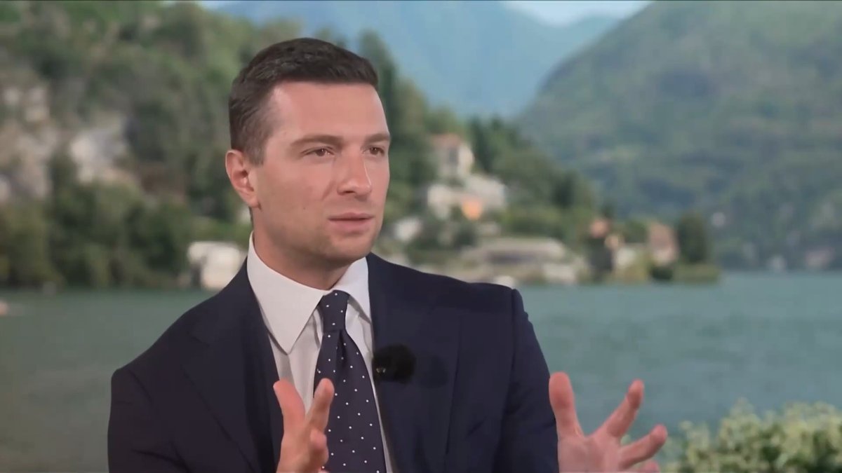 Je souhaite que la France, qui dispose des meilleurs chercheurs en IA et de son énergie nucléaire, accueille le cloud européen et devienne la maison-mère du déploiement de l'IA sur le continent. Bloomberg TV
