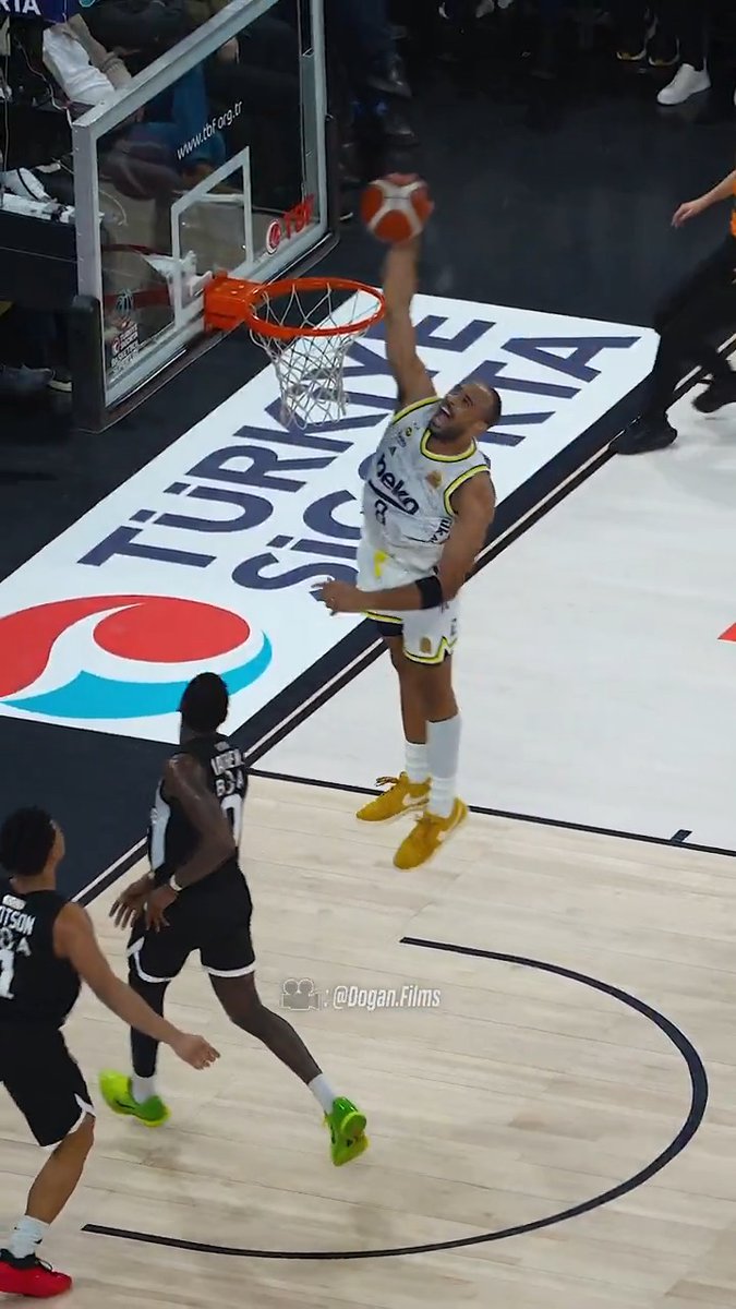 🟡🔵 Talen Horton-Tucker nasıl oynuyor Can İşbakan: 2. yılının olmasının getirdiği neyle karşılaşacağını bilen bir THT var sahada. Herkesin zamanı ihtiyacı var ama o bilme durumunu hissediyorsun. Zaten onun üstüne inşa etmek daha kolay oluyor.
