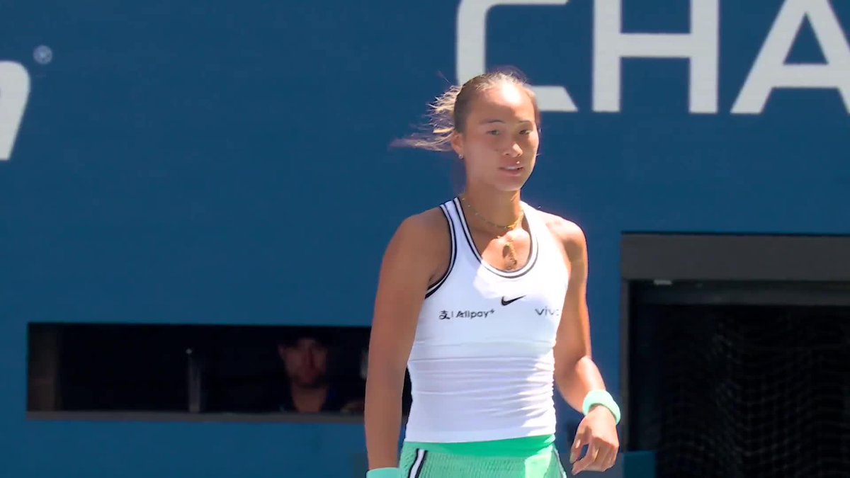 Qinwen gets the first break of serve in the second set!