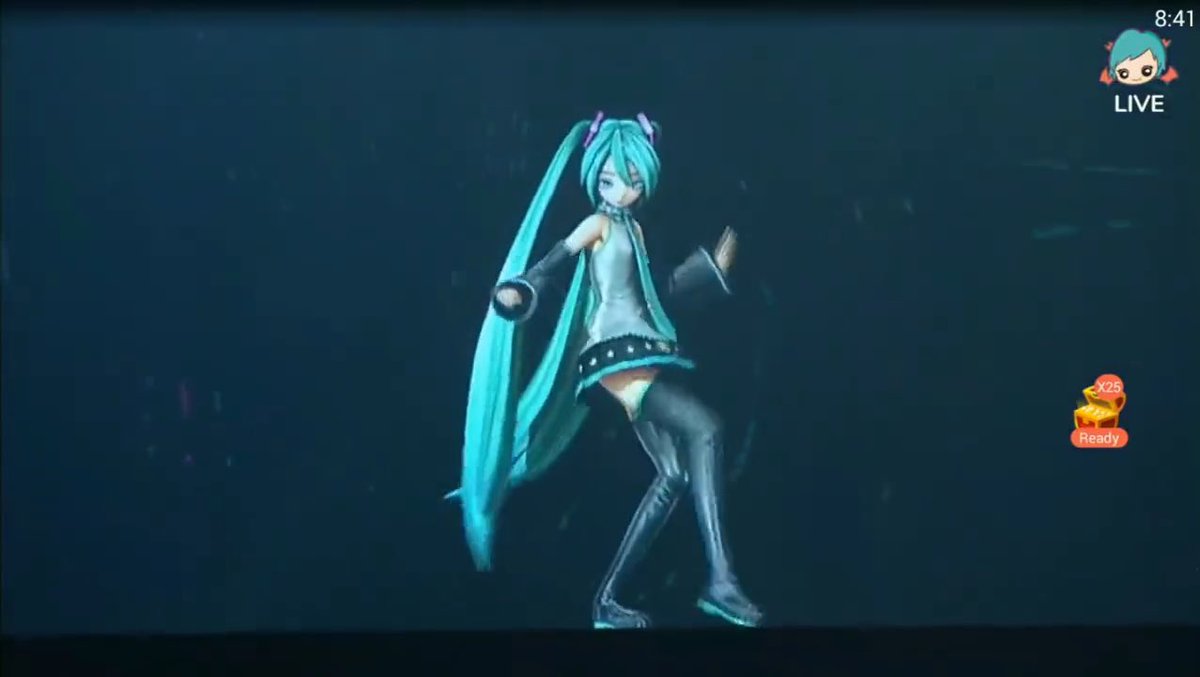 Hatsune Miku menyanyikan lagu Chentaku by Zizan Razak (Miku Expo, 2017)