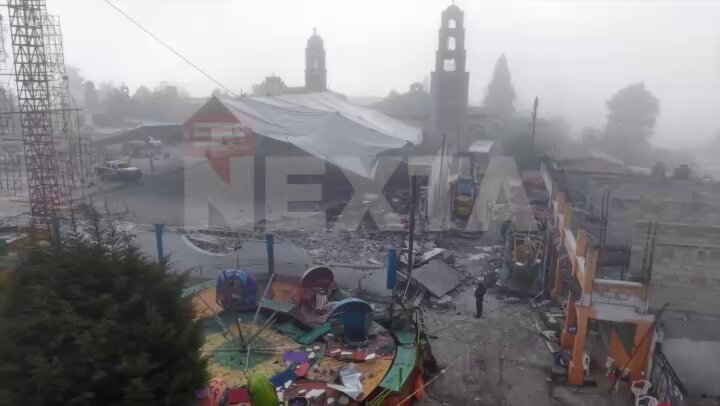 😧 Fireworks explode during mass in Mexico, killing at least 10 people The tragedy occurred in the community of Santa María Canchesdá in the State of Mexico. Fireworks stored near a church detonated during an evening mass. The blast happened in the church atrium, where residents had gathered ahead of celebrations for the local patron saint. Witnesses said panic broke out after the explosion: people rushed toward the exits, causing a crush, and many were injured while trying to escape.
