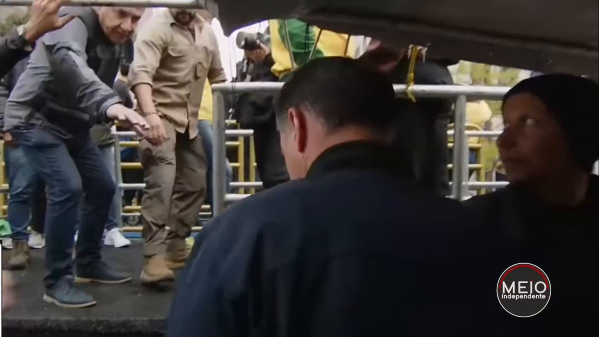 🚨AGORA: Flávio estremece Av. Paulista com chegada triunfal Candidato à presidência marca presença em ato pelo impeachment de Alexandre. #7deSetembroNaMeio