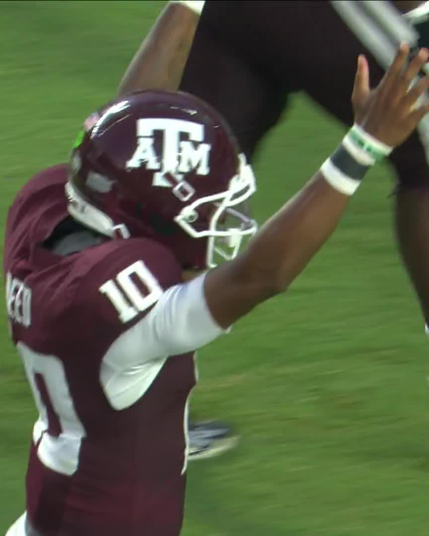 I have watched this throw a shocking amount of times! I need this from Marcel all season long What an absolute laser of a throw