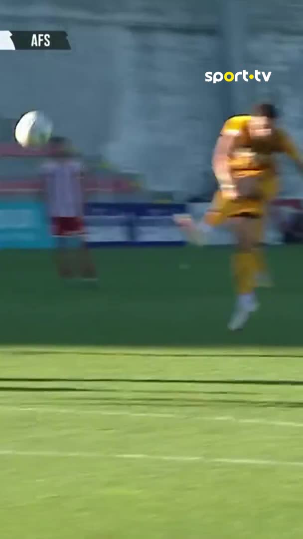 Dylan Collard marcou um golo sensacional 🔥