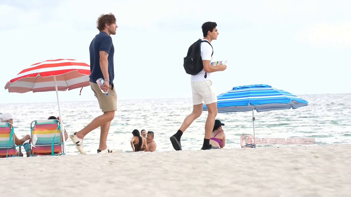 Clavicular couldn't keep it together after Hexumlite approached a group of gay men at the beach 😭