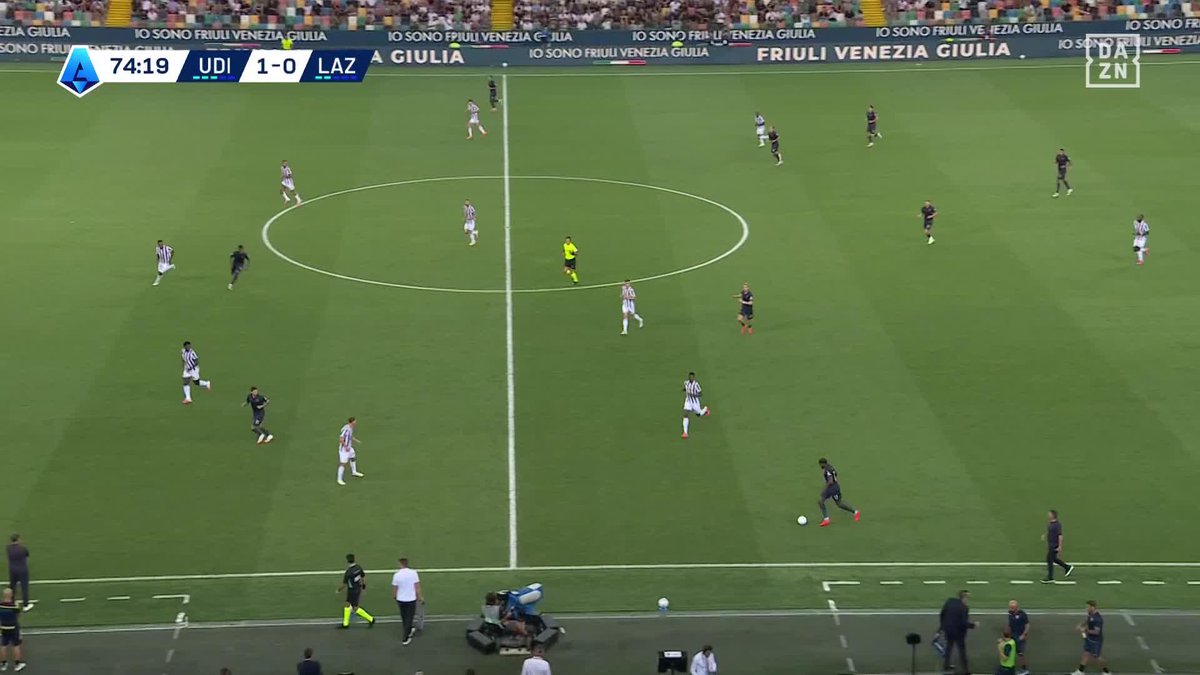 🔥 DAVIDE FRATTESI 🇮🇹 DEPUIS SA SIGNATURE À LA LAZIO 👇 : Match 1 🟰 BUT ⚽️ Match 2 🟰 BUT ⚽️ Match 3 🟰 BUT ⚽️ La Lazio est même actuellement en train de gagner et de faire la passe de 3 sur ce début de saison. ✅🦅 🎥 DAZN France