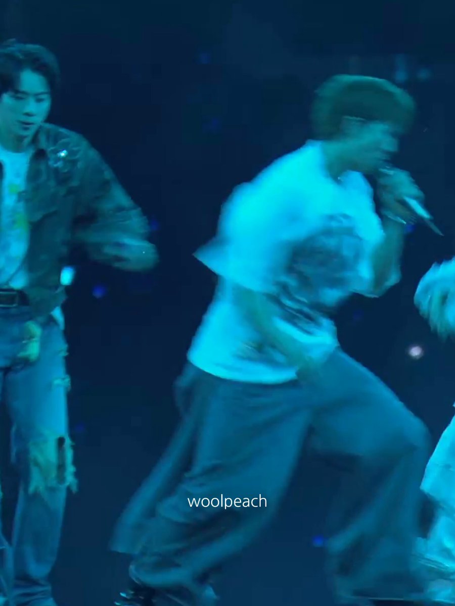 김석진 춤추는거 왤케 깔끔하고 좋냐