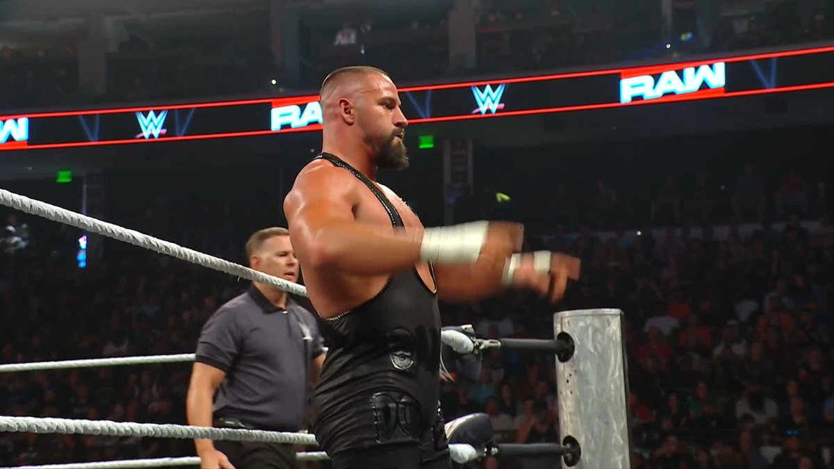 This match is already CHAOS!! 😲