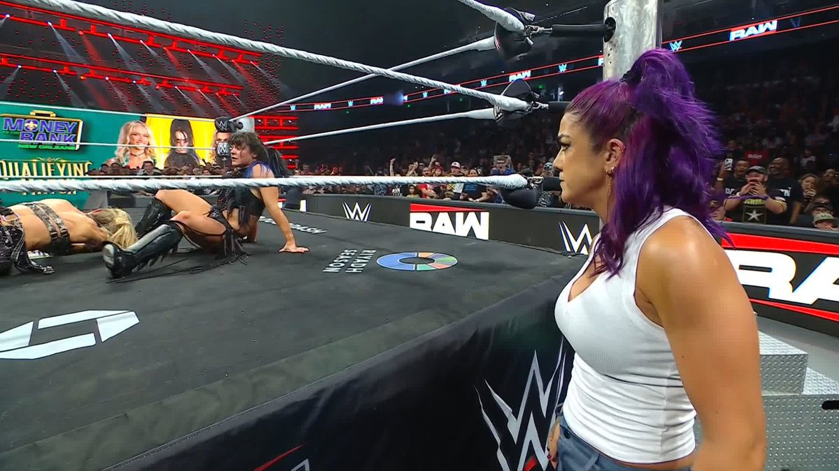 BAYLEY IS HERE!!! 😱 Bayley