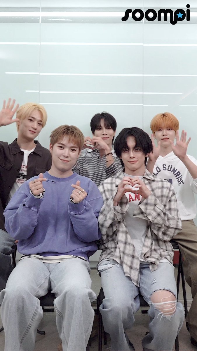 #VERIVERY is back with their latest album and has a shoutout for Soompi readers! Watch the "Don't Panic!" MV: VERIVERY_OFFICIAL #DONGHEON #GYEHYEON #YEONHO #YONGSEUNG #KANGMIN #베리베리 #동헌 #계현 #연호 #용승 #강민