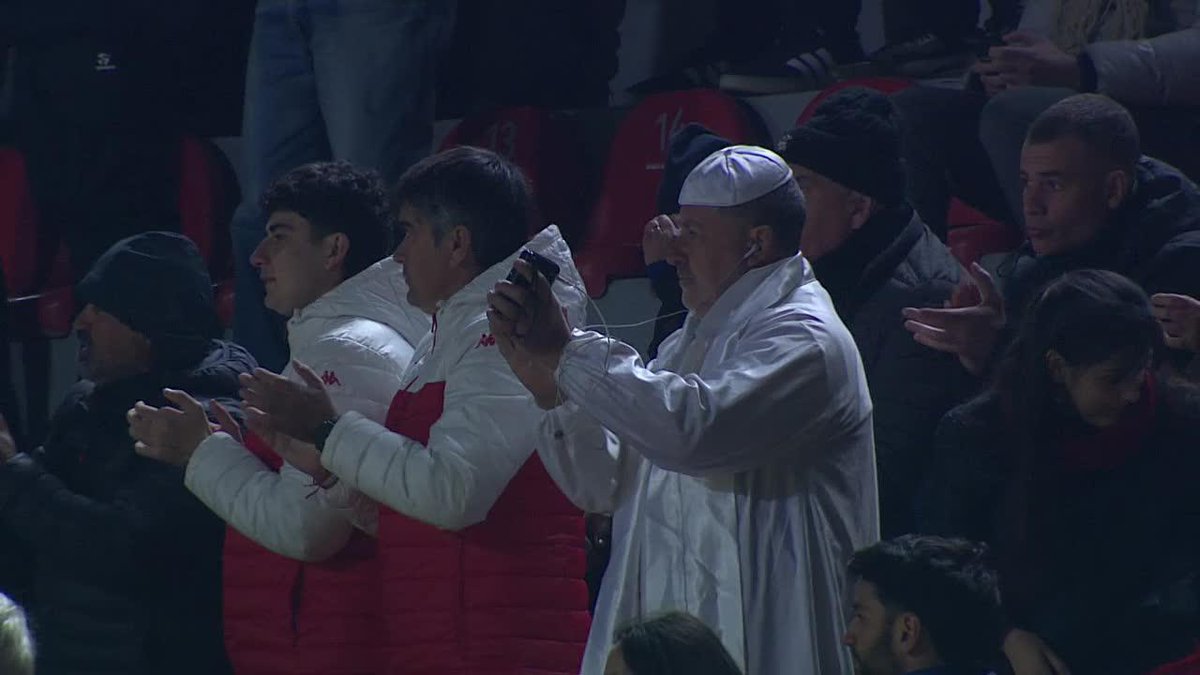 HASTA ‘EL PAPA TATENGUE’ APLAUDIÓ A LEO MESSI: en el minuto 10 del segundo tiempo de lo que terminó siendo triunfo 3-1 de Unión a Instituto en el 15 de Abril por el #TorneoClausura, se homenajeó a La Pulga.