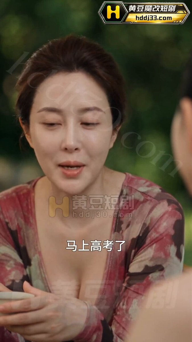 妈妈的酥胸在我掌心里微微发烫⛲️ 我的手开始用力揉捏💥 她牙齿咬住唇肉，声息都化作心跳🔥 母子同欢完整版 夸克链接： pikpak链接： #黄果短剧 #黄豆魔改 #母子同欢 #ai短剧 #ai成人短剧 #巨乳 #高考 #乱伦 #内射