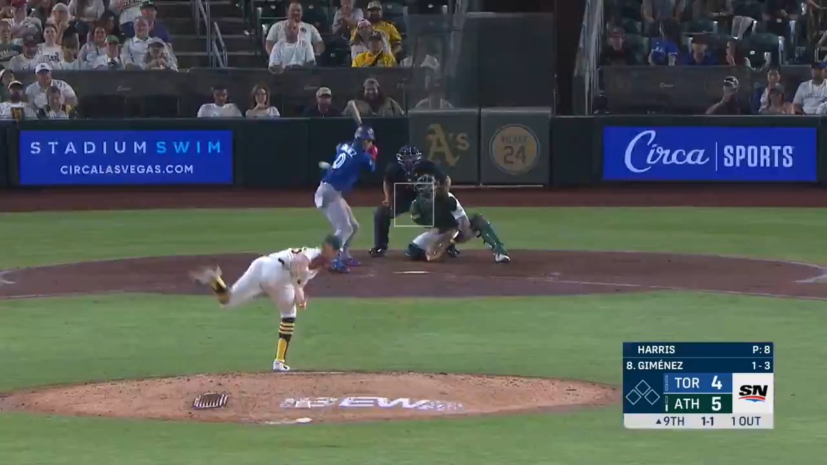 We are TIED! Andrés Giménez evens the score in the 9th 😤