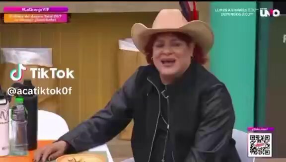 Weeeeeey!!!!!😭😭😭😭 Pimpinela Escarlata contando como era su niñez, lo que vivió, lo que pasó...😭 Ojala y aqui encuentre cosas bonitas, la pasé bien, y en una de esas llegue a la final, se lo merece.❤️ #LaGranjaVIP