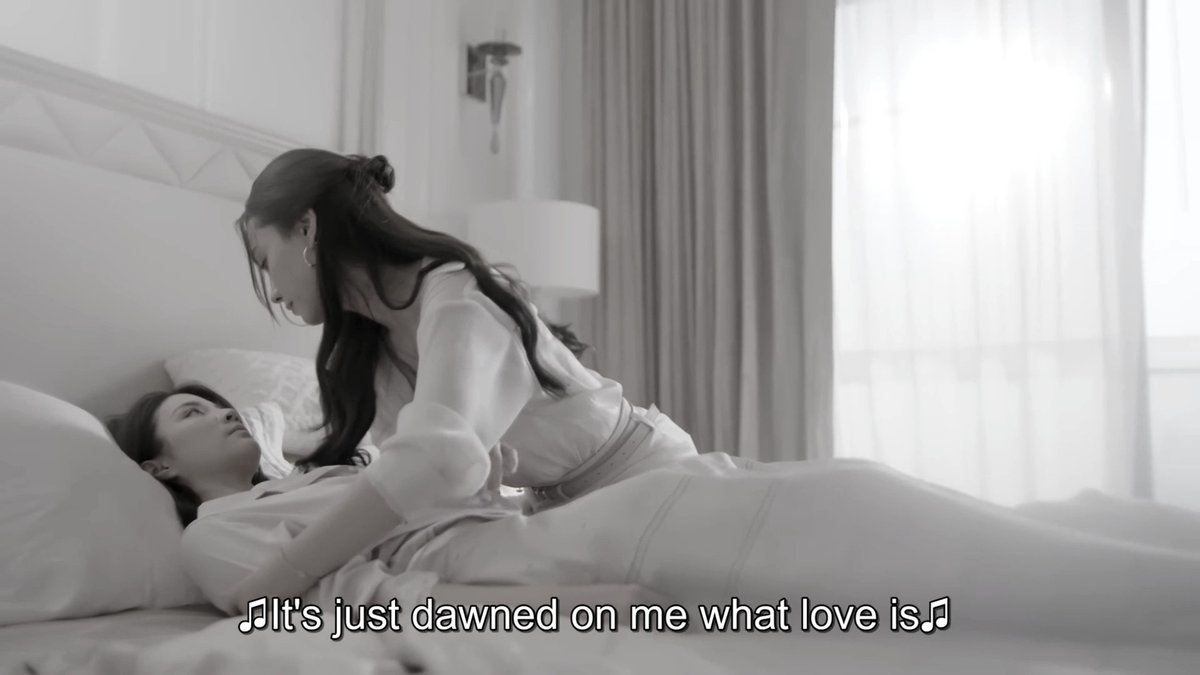 A poignant and delicate scene of #WLW. The amazing cinematography really captured Dr. Prem's delicate and vulnerable side as her walls come tumbling down for Pat 😍😅🫠 #GinJay #JayGin #PoisonousLove #ginnynatnicha #aangelinaass #จินเจ