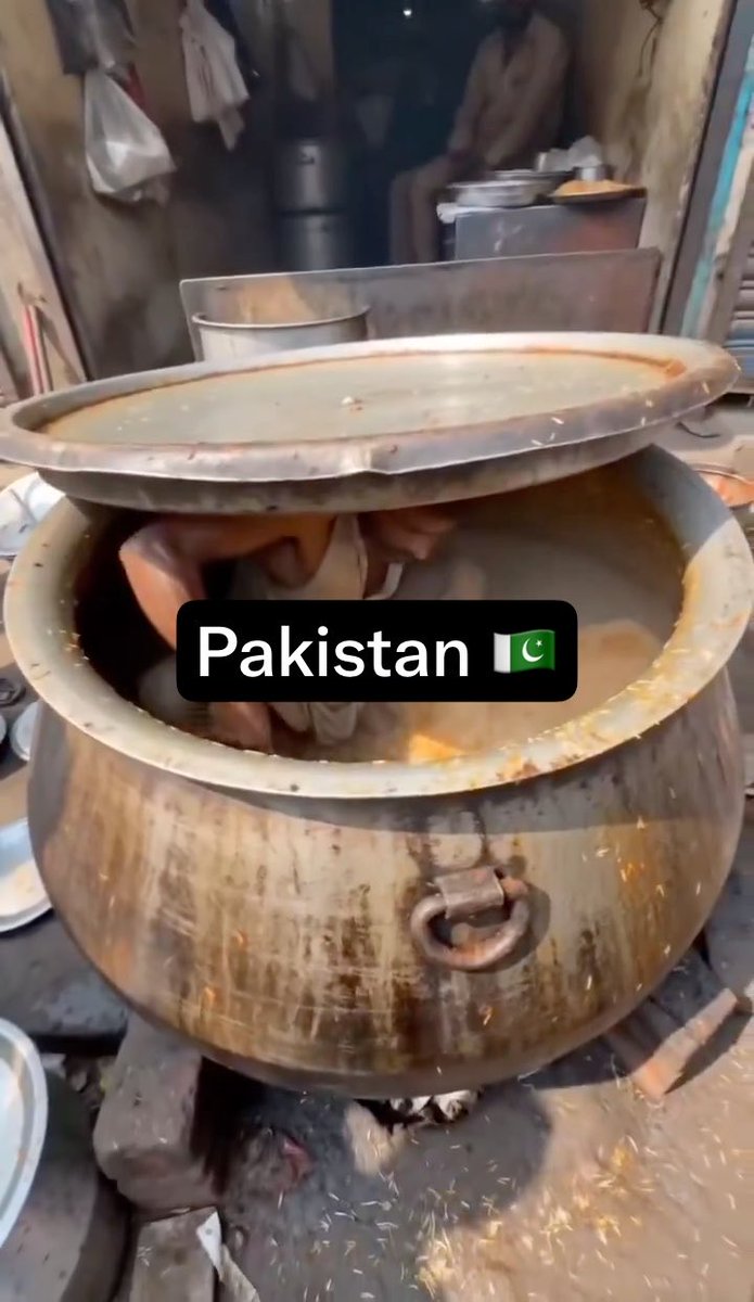 Pakistan’s most famous biryani from Lahore. You cannot find this in 🇯🇵, 🇺🇸 or 🇦🇺 yet, but you can find it in Londonistan.