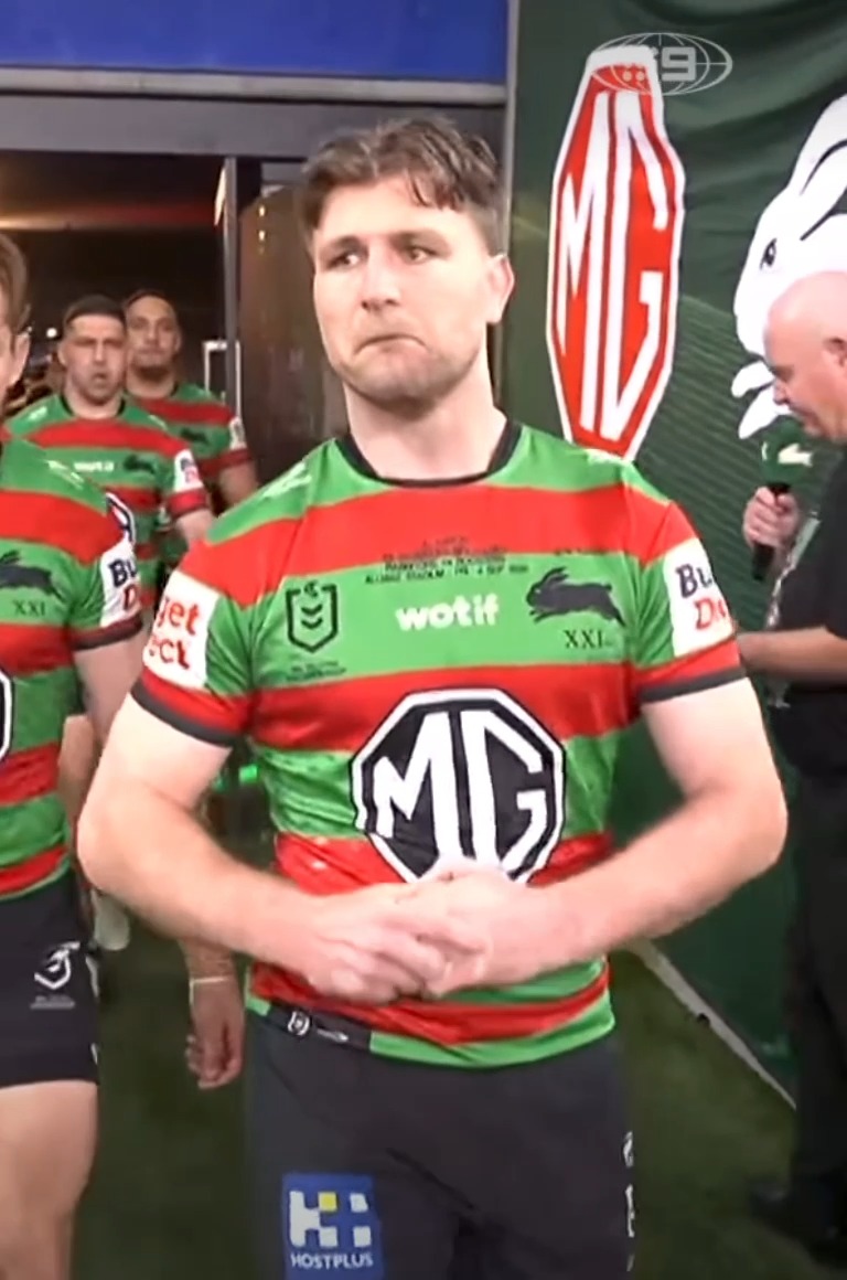 This appearance meant more than most 🥹❤️ Australian rugby league player Jai Arrow had retired after being diagnosed with motor neurone disease, just two games short of 100 appearances for his club, South Sydney Rabbitohs. His club secured special approval for him to start their final two regular-season matches, coming off after the opening seconds. Even the opposition clubs backed it. And this is the moment he reached his 100th. When you’ve spent years sharing a dressing room with the lads, walking out alongside them becomes something you almost take for granted. I can only imagine what it meant to Jai to pull that shirt on and join them again. So pleased he got to have this moment with his club and his family. Class from everyone who made this happen 👏 (🎥: nrlonnine)