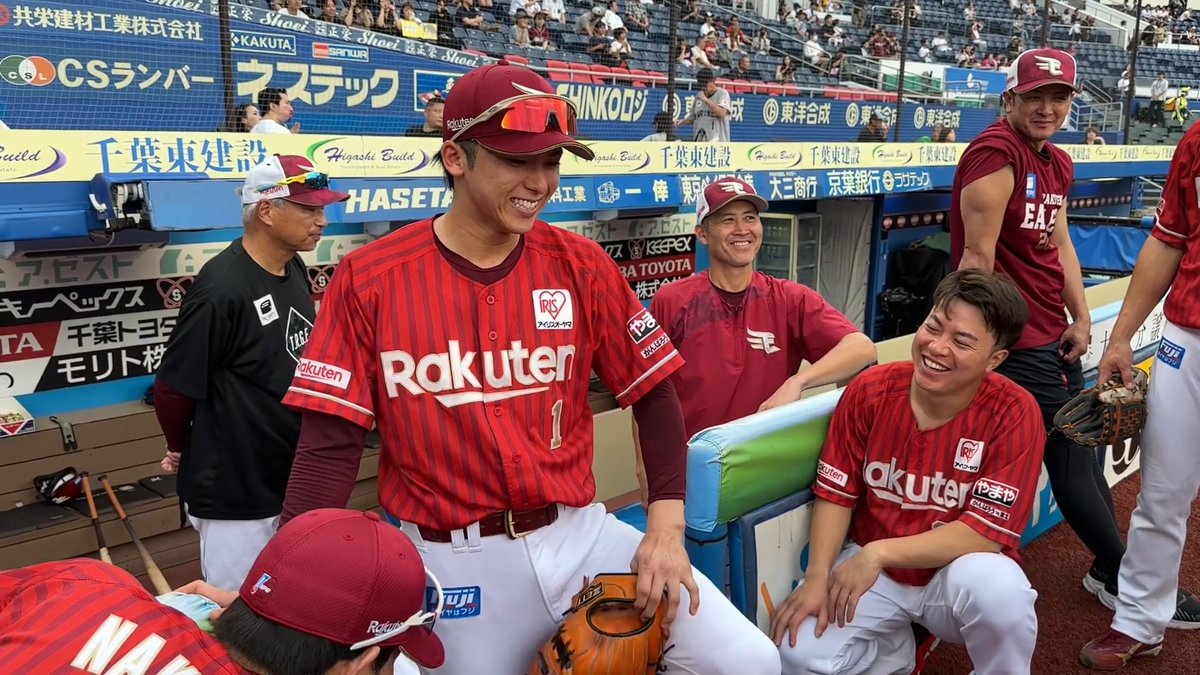 今日の円陣は #宗山塁 選手📣 演目：「ライオンとガゼル」の話 クールに、熱く！ さすがのスピーチでチームを鼓舞しました🎤🔥 #RakutenEagles #強鷲革新