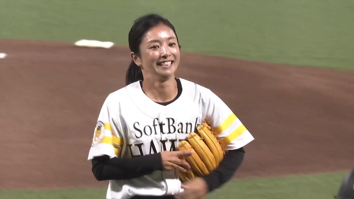 茨城ゴールデンゴールズ 片岡安祐美 監督が始球式に登場✨