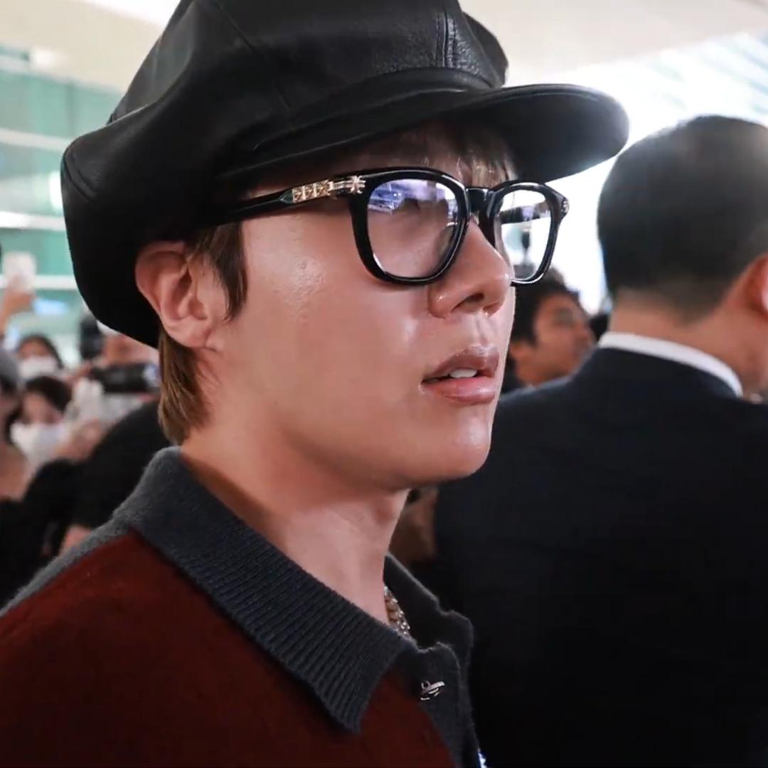 Cool, calm, and collected. What a man. ❤️ #jhope #제이홉 #BTS #방탄소년단