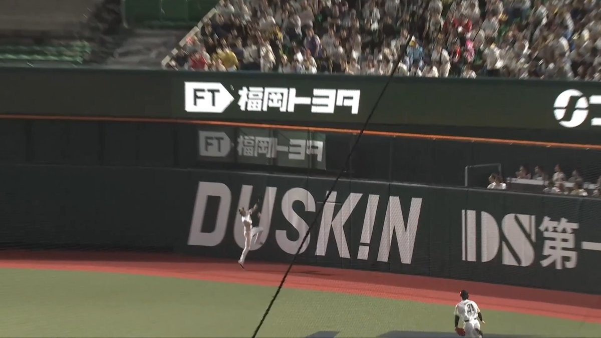 これが噂のハラスメント😗 福岡ソフトバンク 周東佑京 選手の超ファインプレー👏